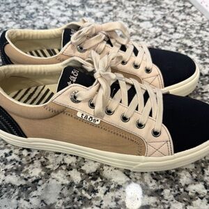 Taos Footwear Beige and Black Sneakers